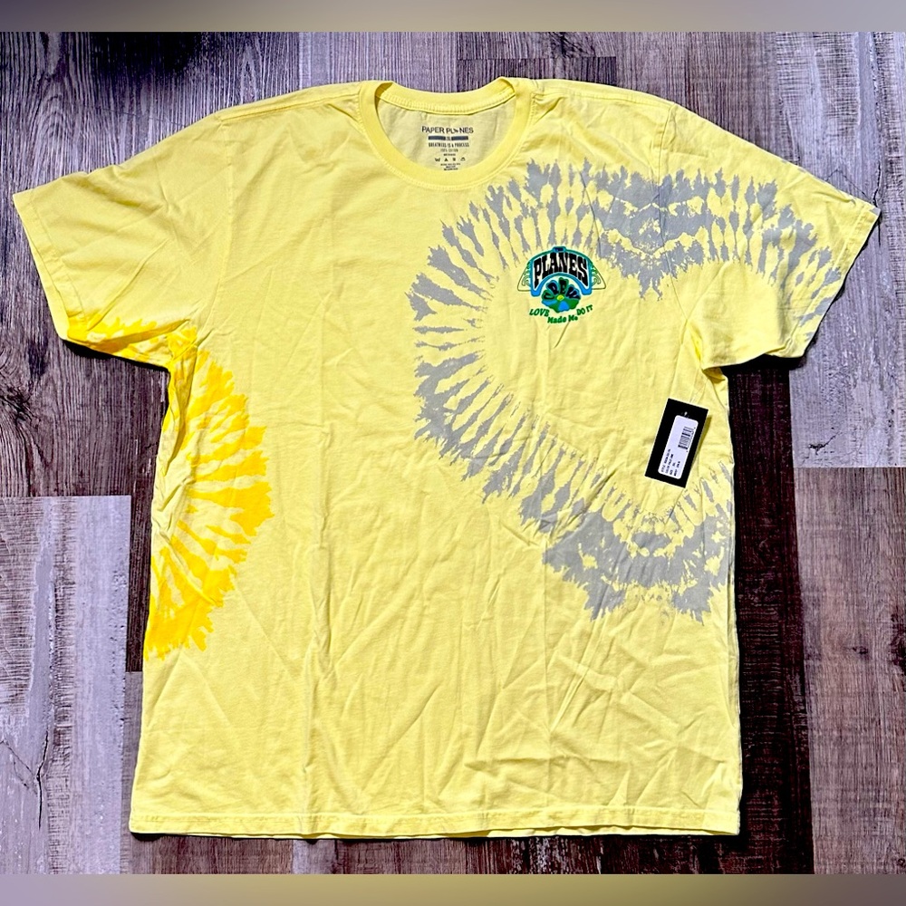 NWT🔥- PAPER PLANES FIRE TEE 🤩 MENS 2 XL!🔥
